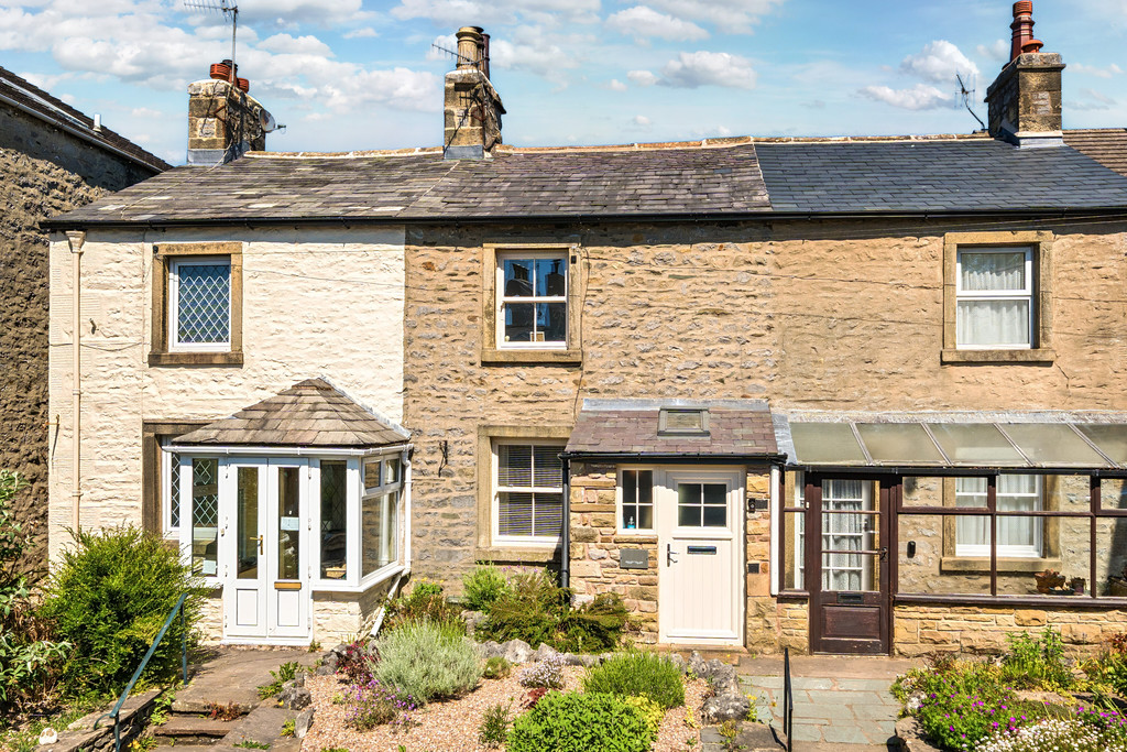 2 bedroom Cottage For Sale