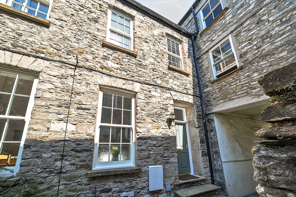 2 bedroom Cottage To Let