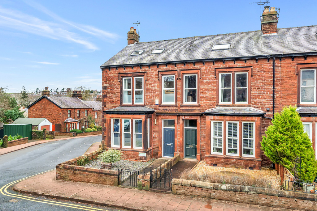 4 bedroom Terraced House For Sale