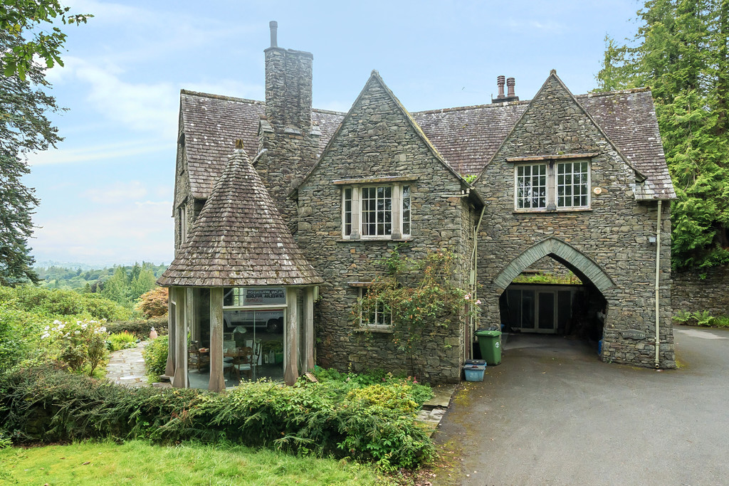 5 bedroom Block of Apartments For Sale
