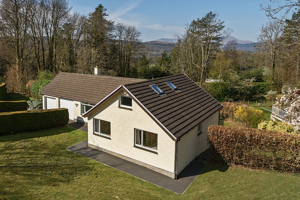 4 bedroom Detached bungalow For Sale