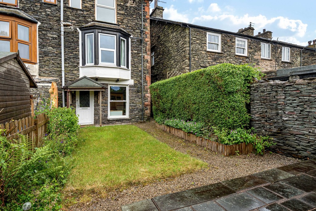 1 bedroom Ground floor maisonette For Sale