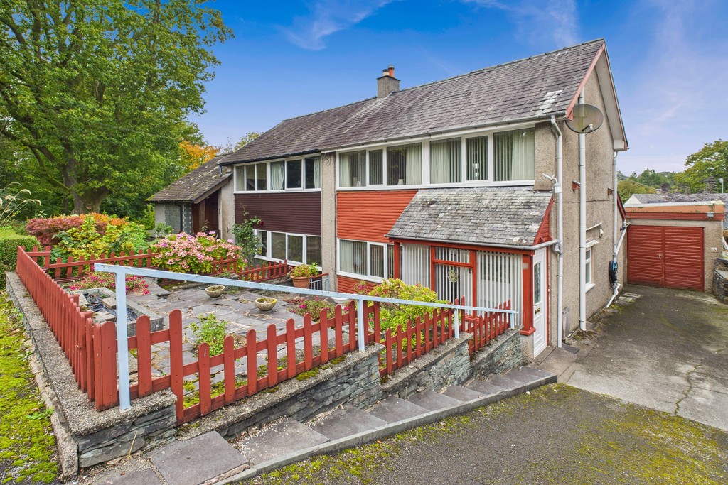 2 bedroom Semi-detached house For Sale