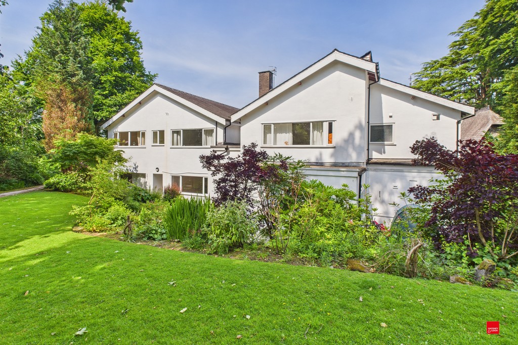 1 bedroom Block of Apartments To Let