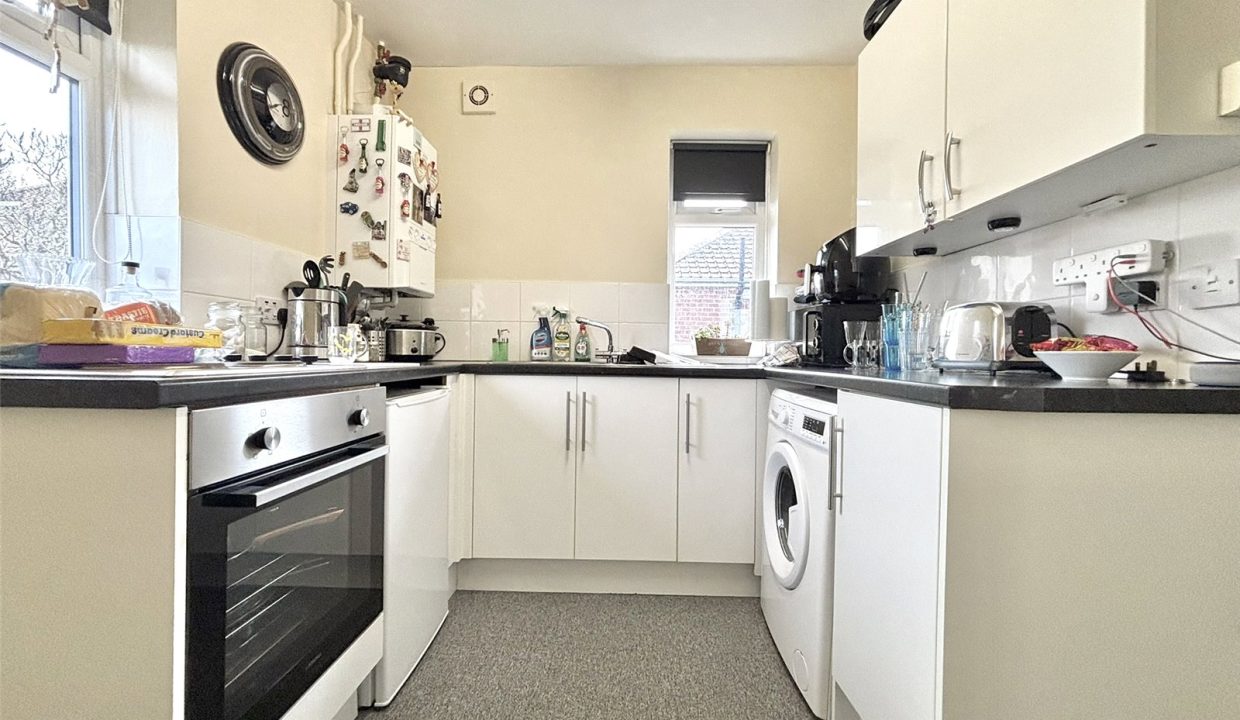  Flat To Let