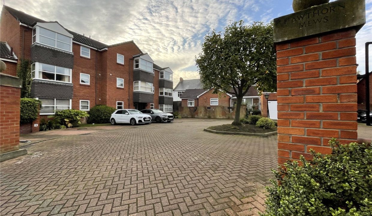  Apartment To Let