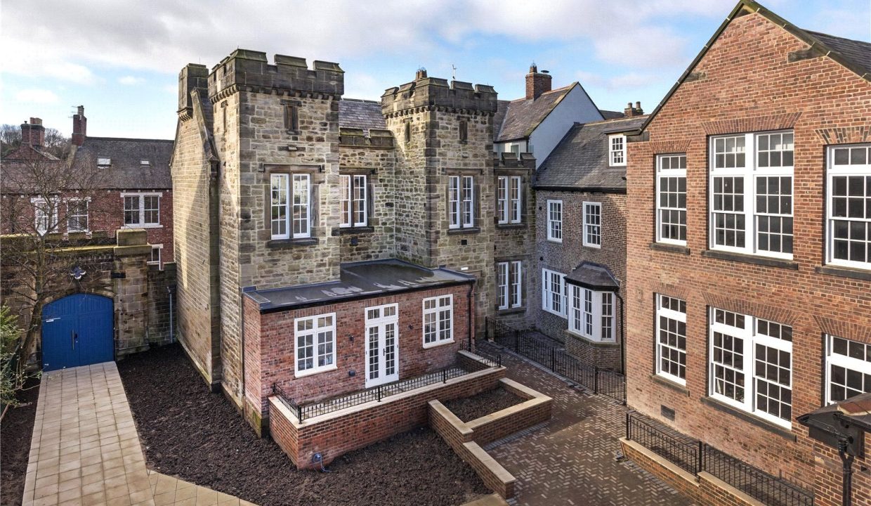  Apartment To Let