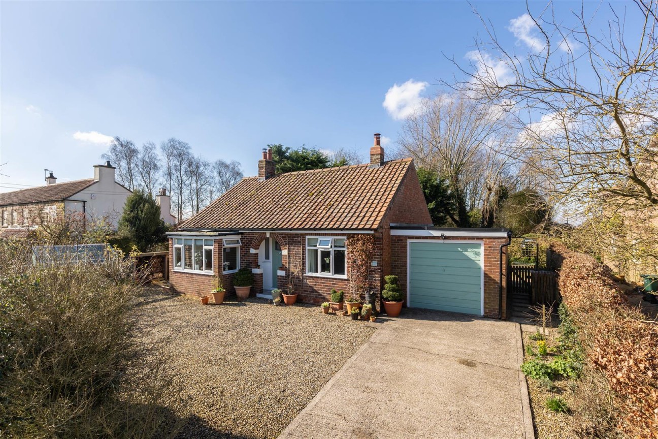 2 bedroom Detached bungalow For Sale