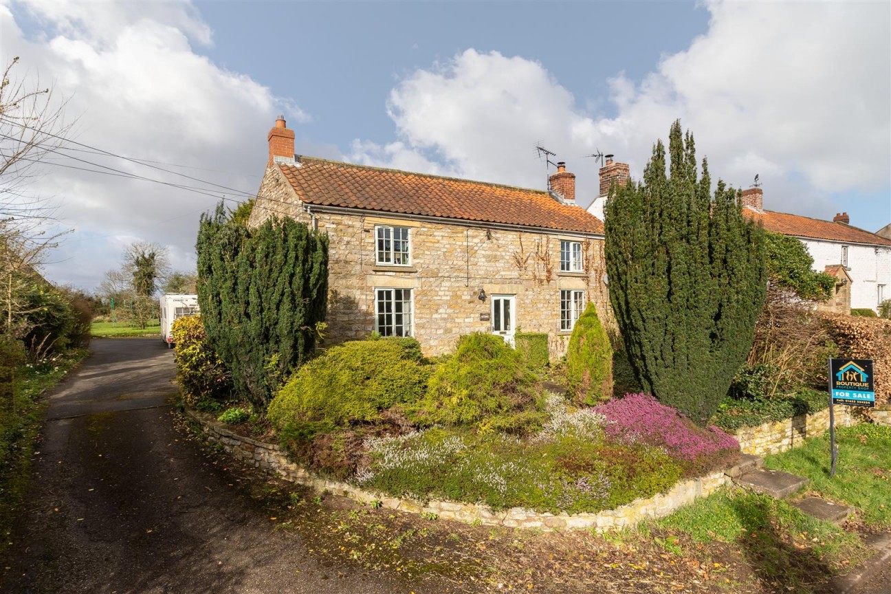 4 bedroom Cottage For Sale