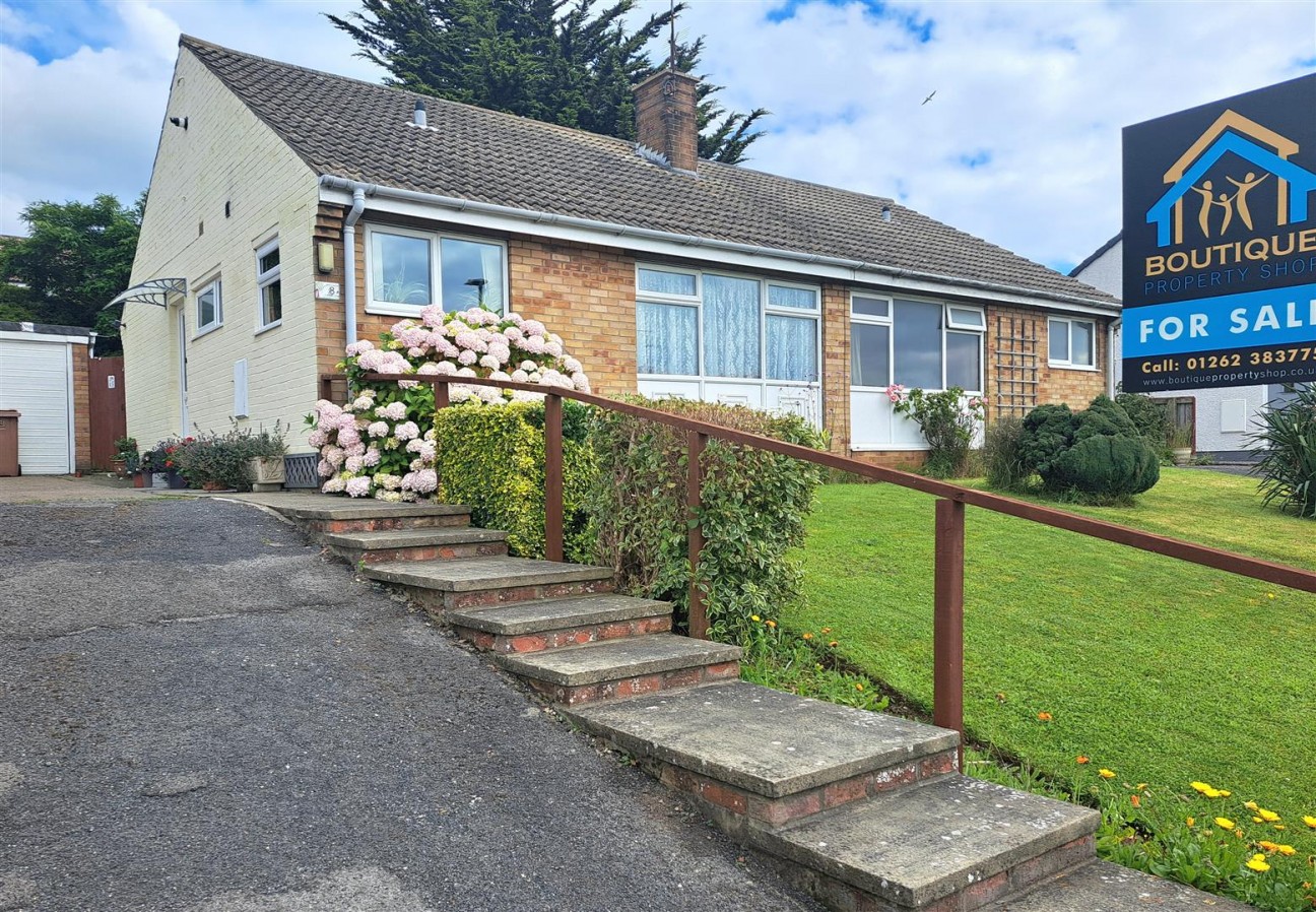 2 bedroom Semi-detached bungalow For Sale