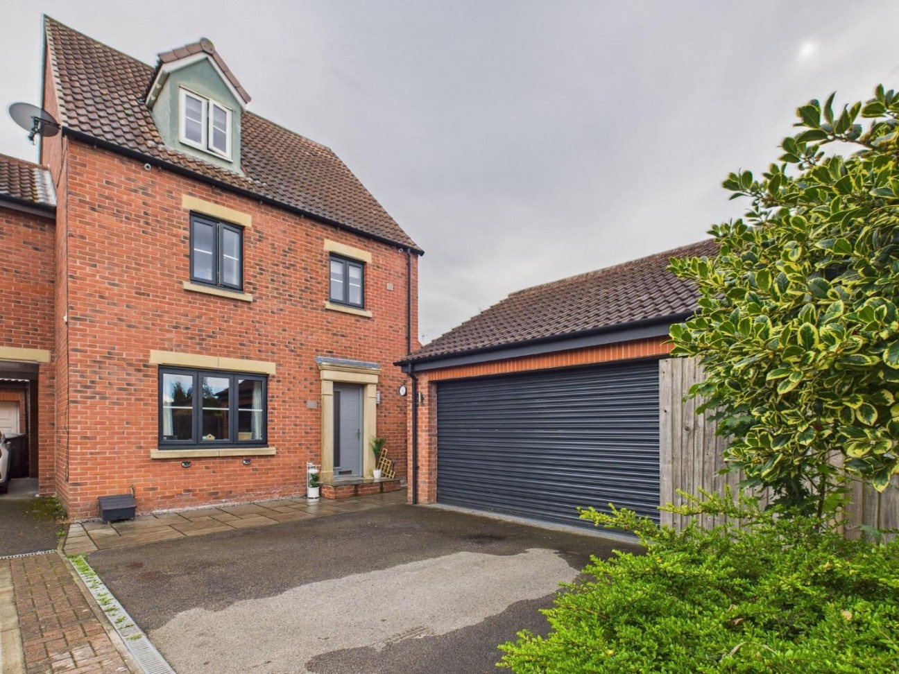 4 bedroom Semi-detached house For Sale