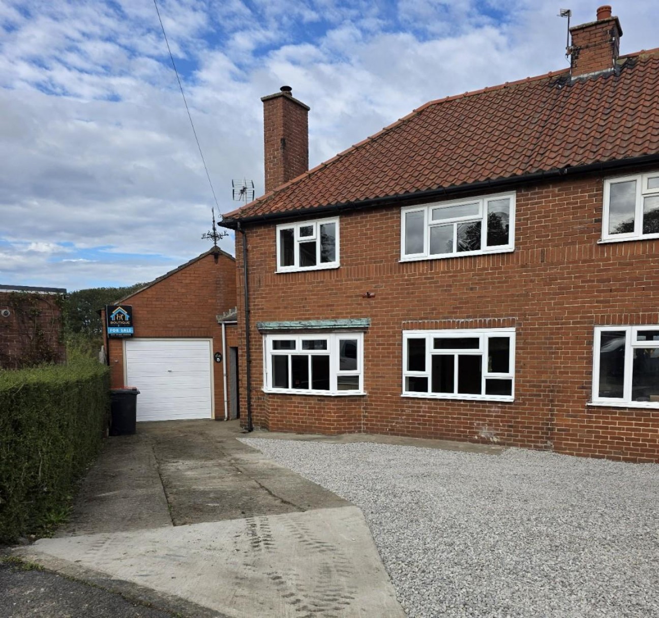 3 bedroom Semi-detached house For Sale
