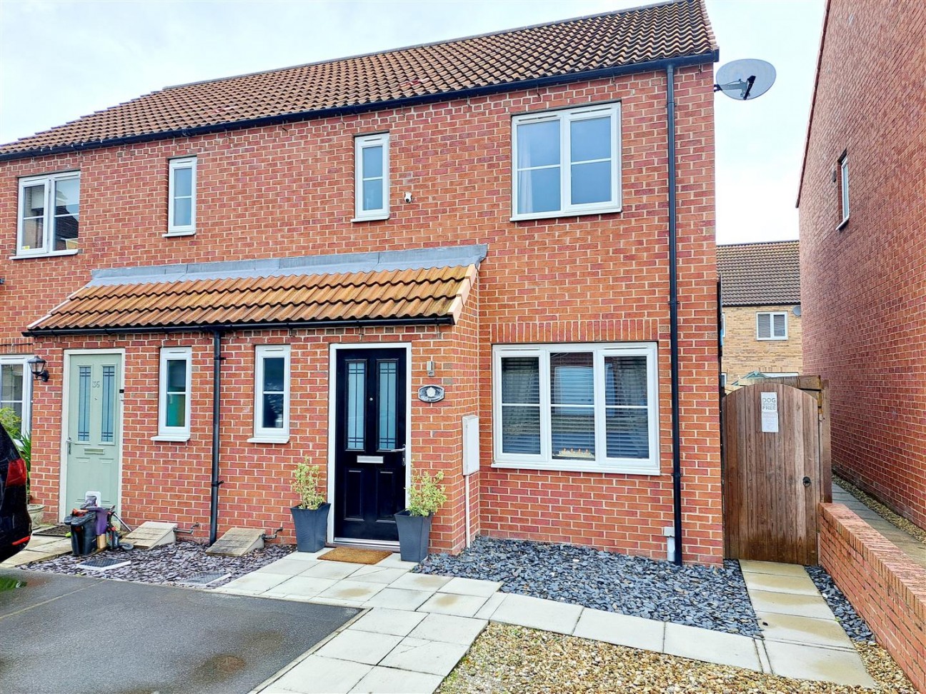 3 bedroom Semi-detached house For Sale
