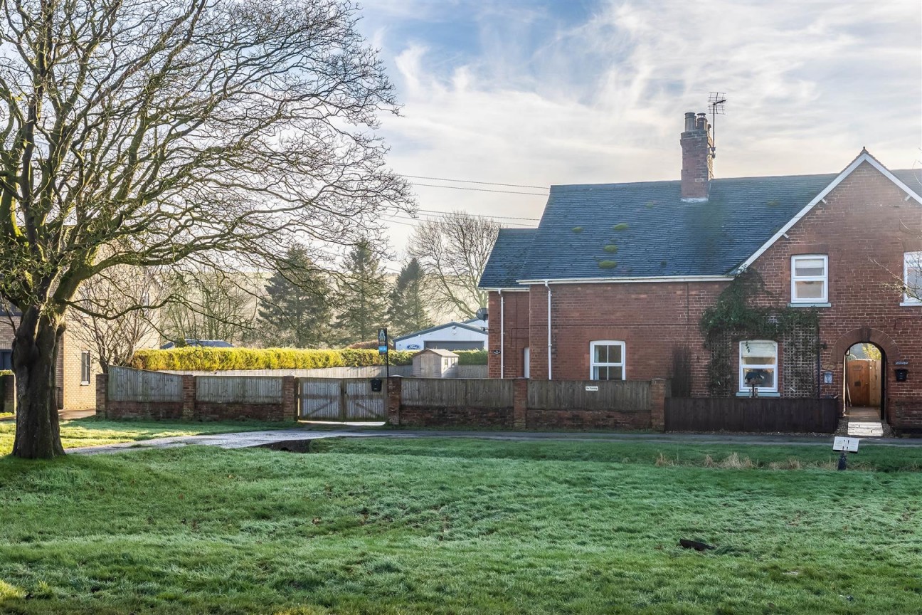 3 bedroom Cottage For Sale