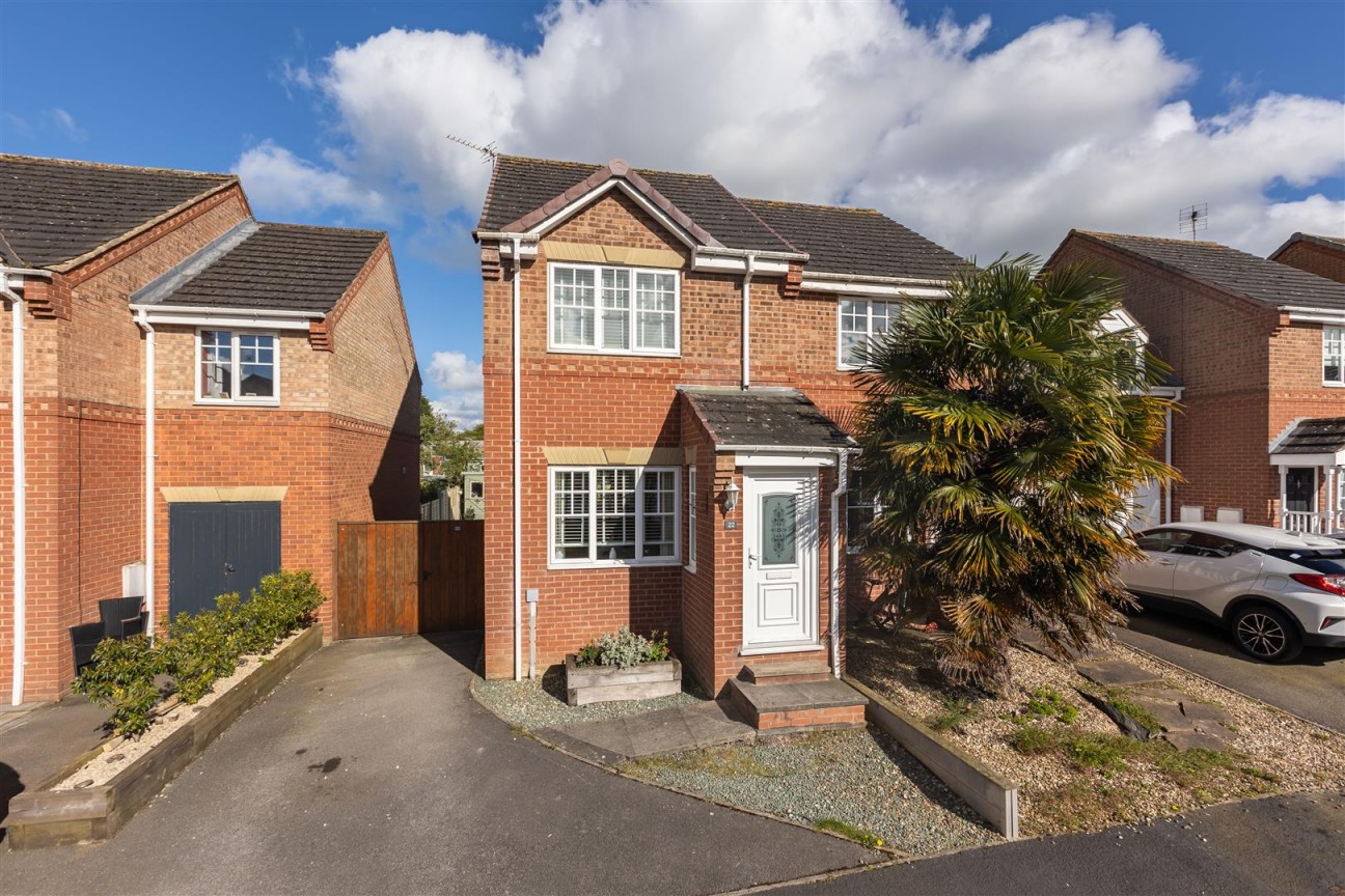 2 bedroom Detached house For Sale