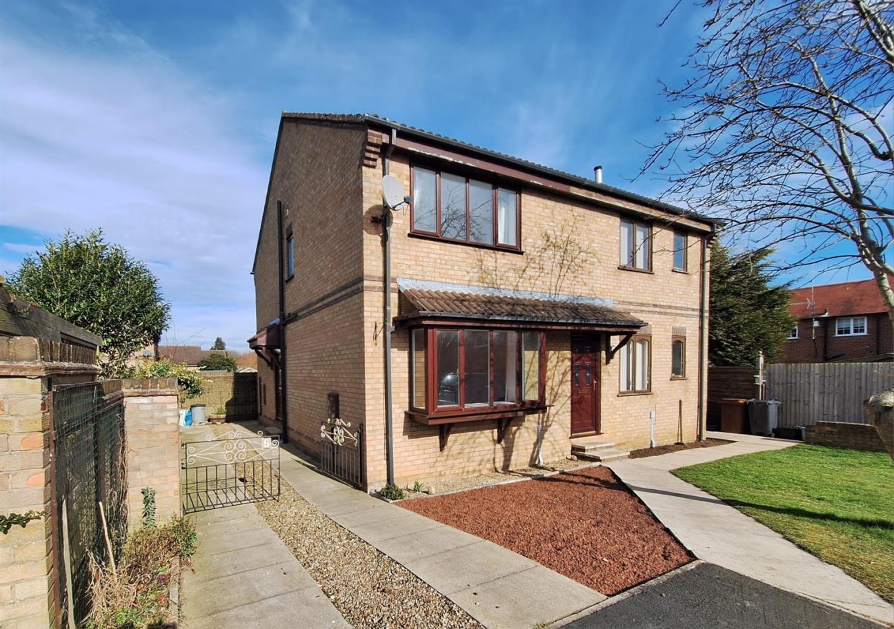 2 bedroom House (unspecified) For Sale
