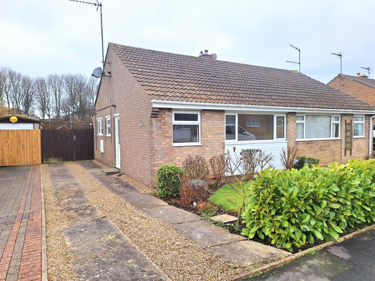 2 bedroom Semi-detached bungalow For Sale