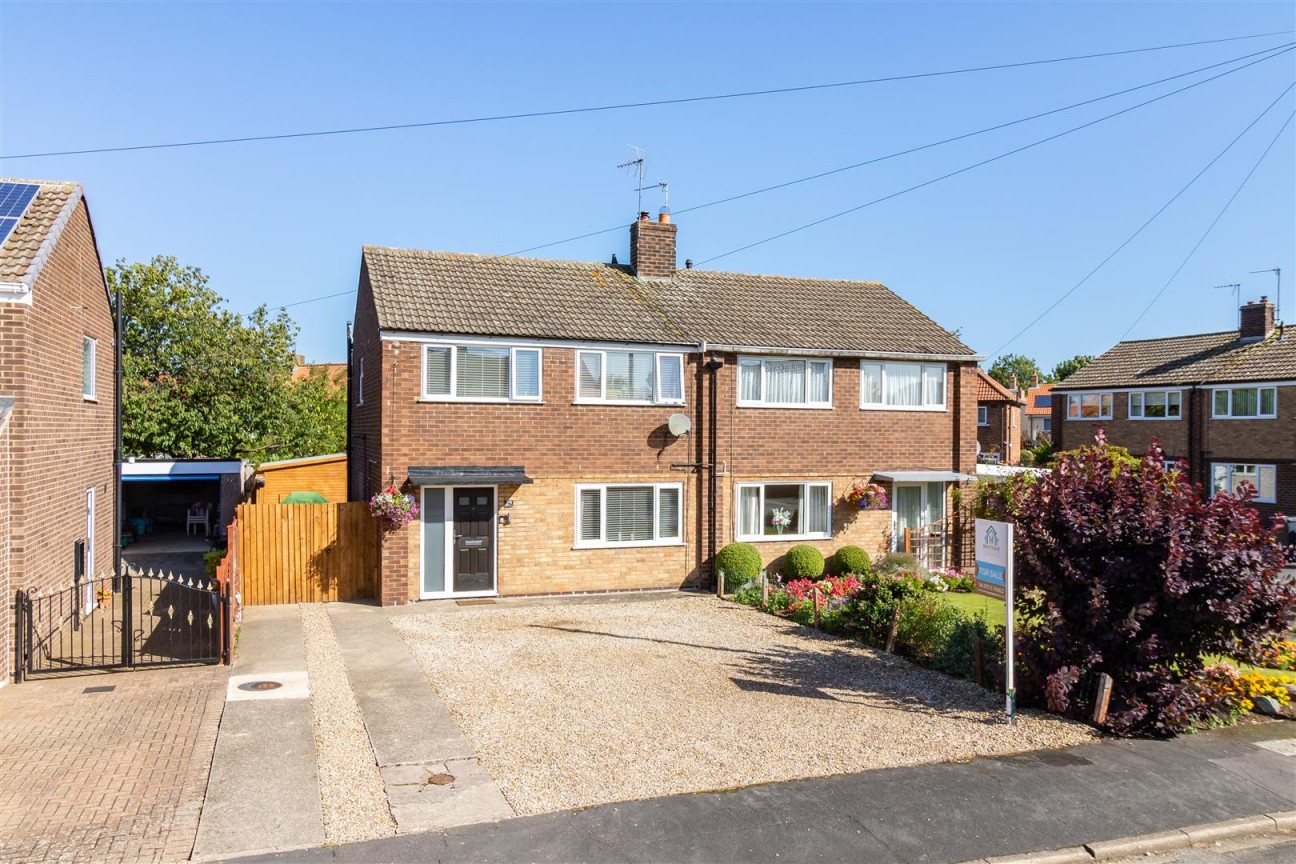 3 bedroom Semi-detached house For Sale