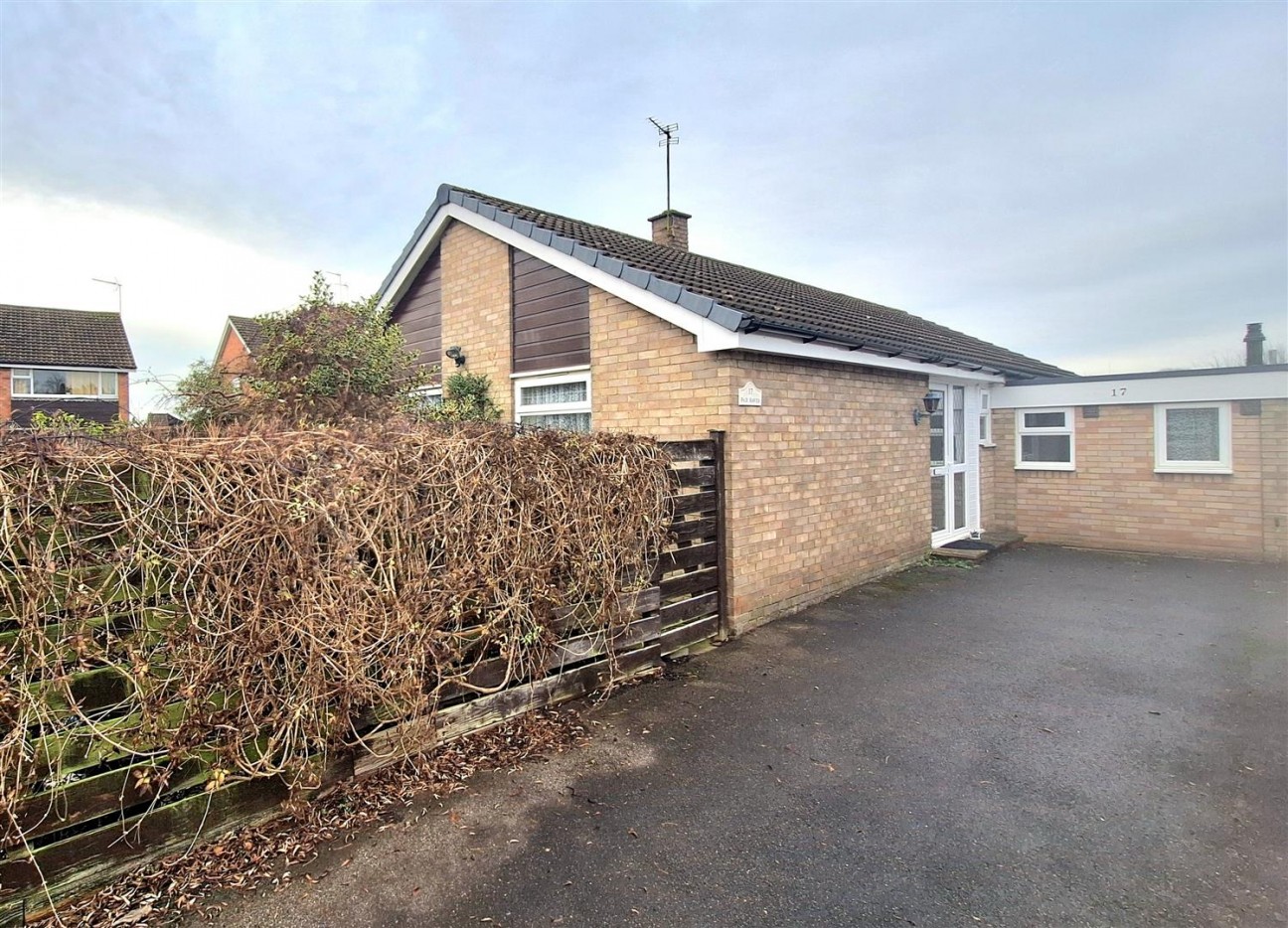 3 bedroom Detached bungalow For Sale