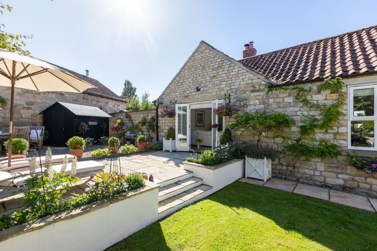 3 bedroom Cottage For Sale