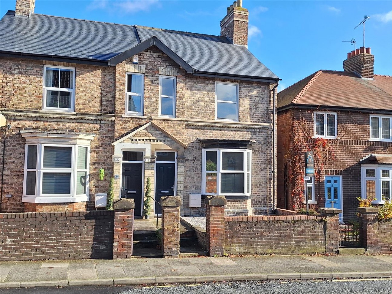 3 bedroom Semi-detached house For Sale