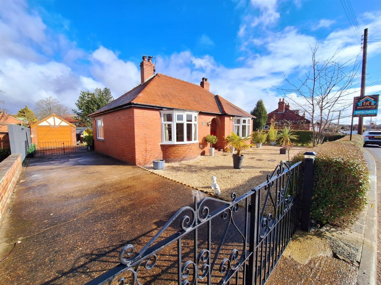 2 bedroom Detached bungalow For Sale