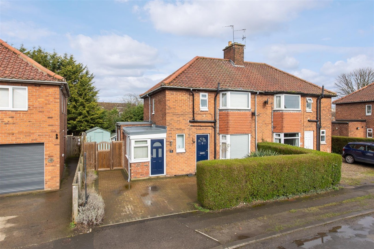 3 bedroom Semi-detached house For Sale