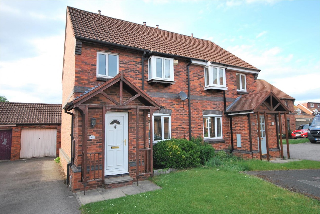 2 bedroom Semi-detached house To Let