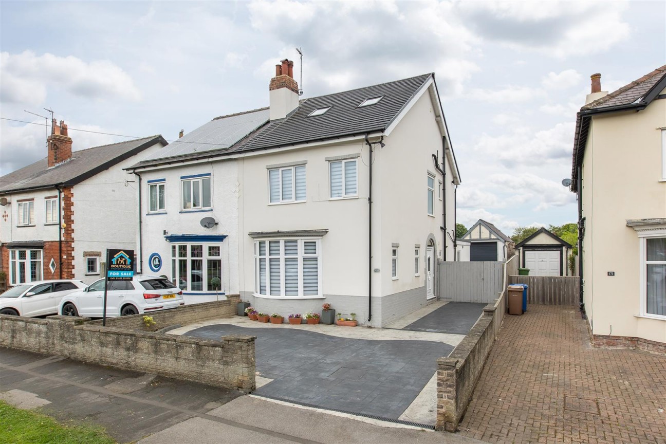 4 bedroom Semi-detached house For Sale