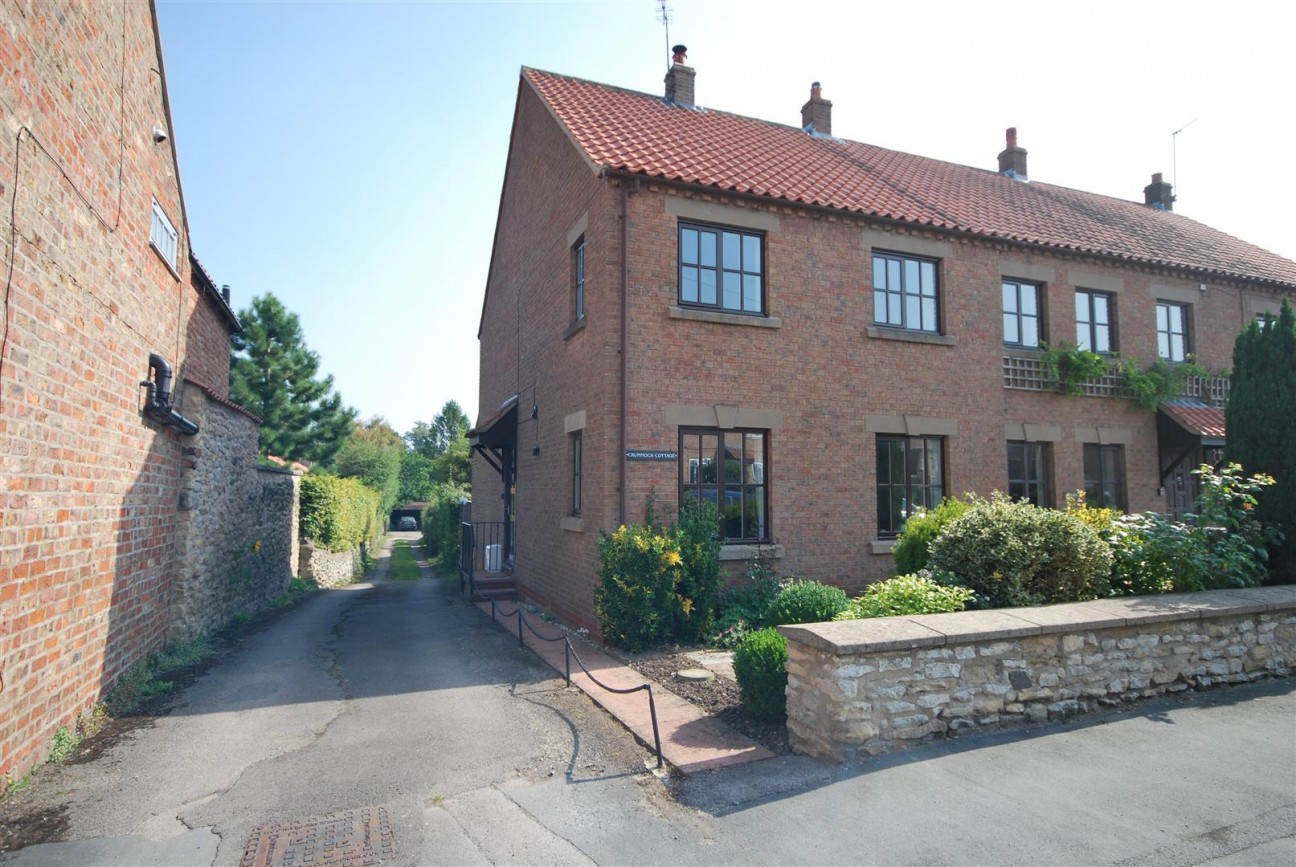 3 bedroom End of terrace house To Let