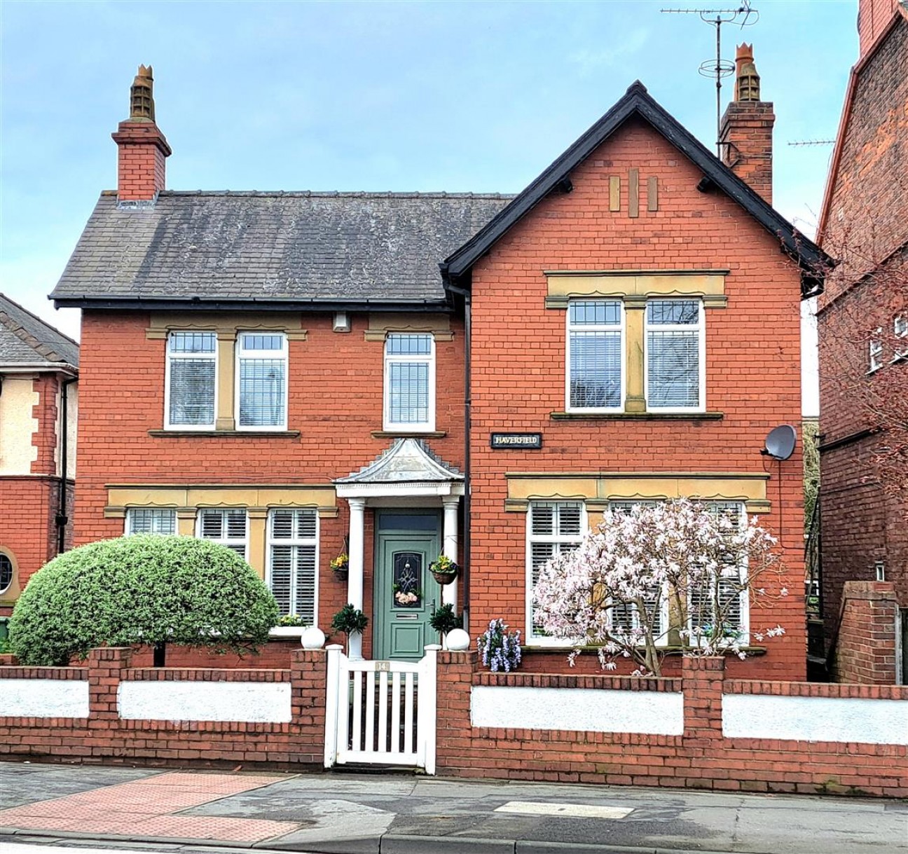 3 bedroom Detached house For Sale