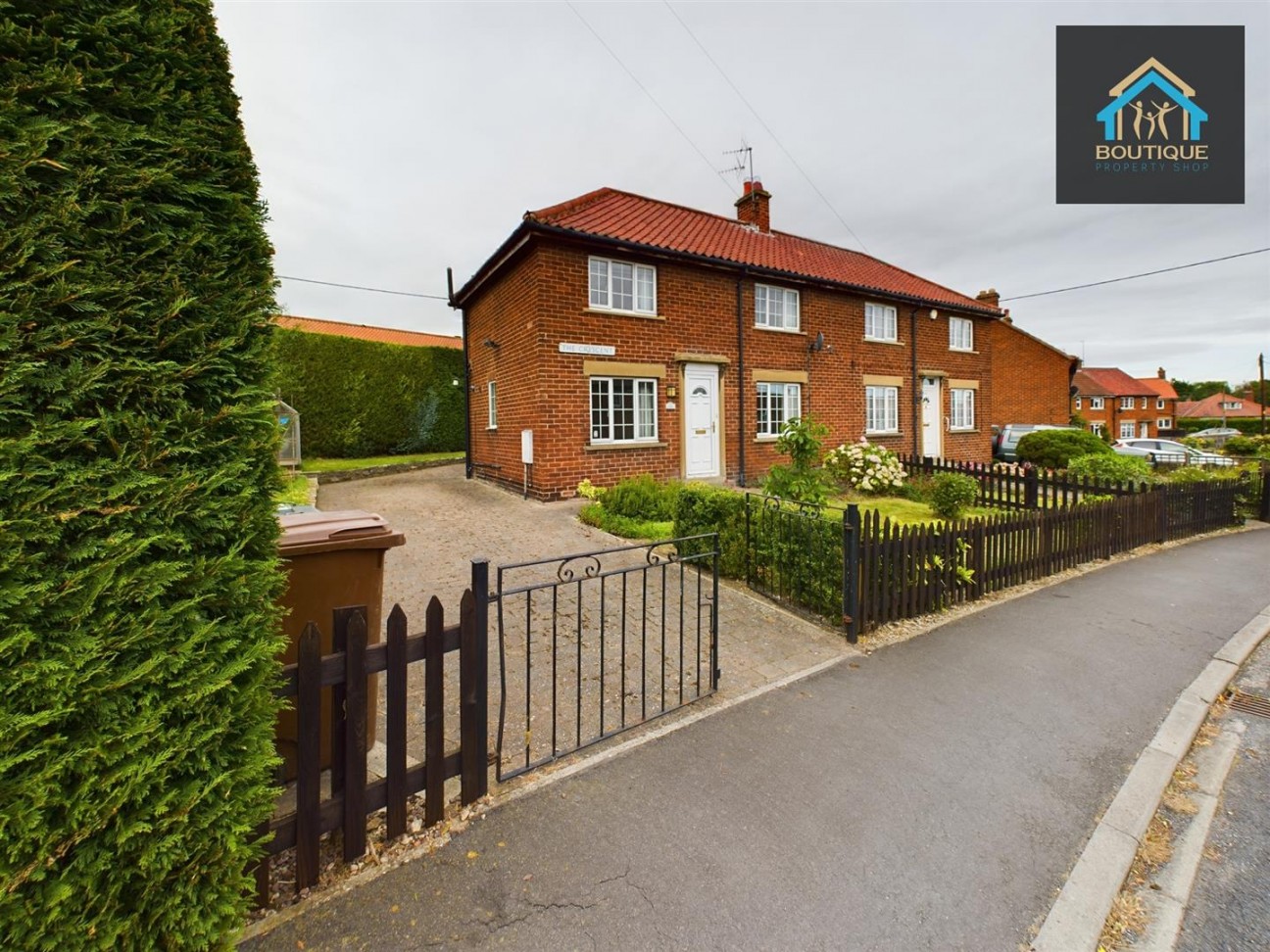 3 bedroom Semi-detached house For Sale