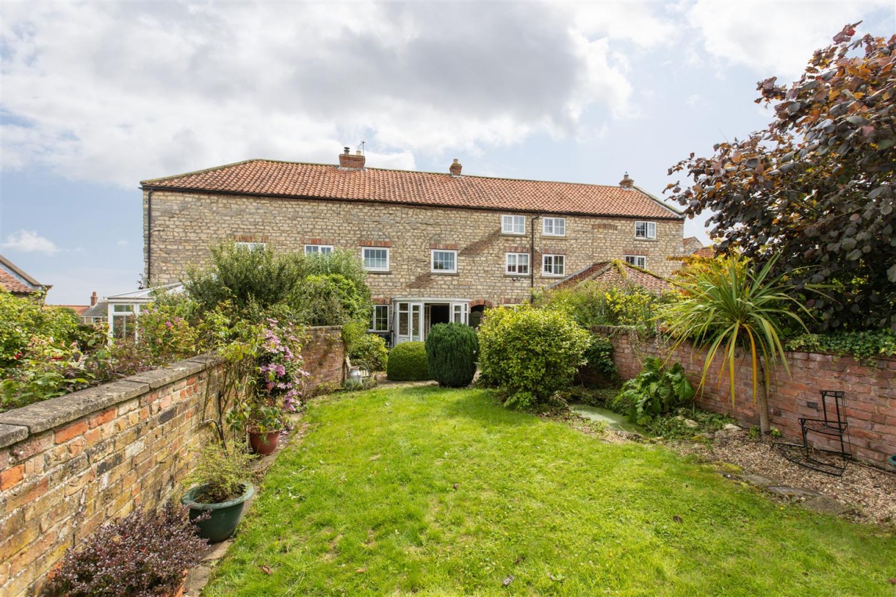 3 bedroom Cottage For Sale