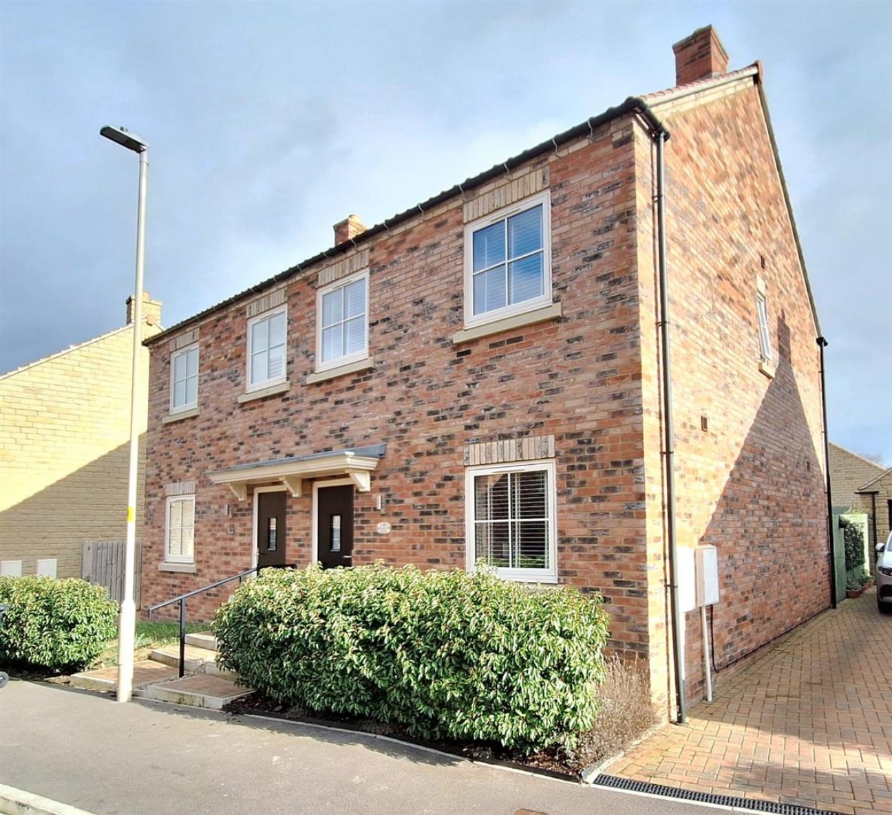 3 bedroom Semi-detached house For Sale