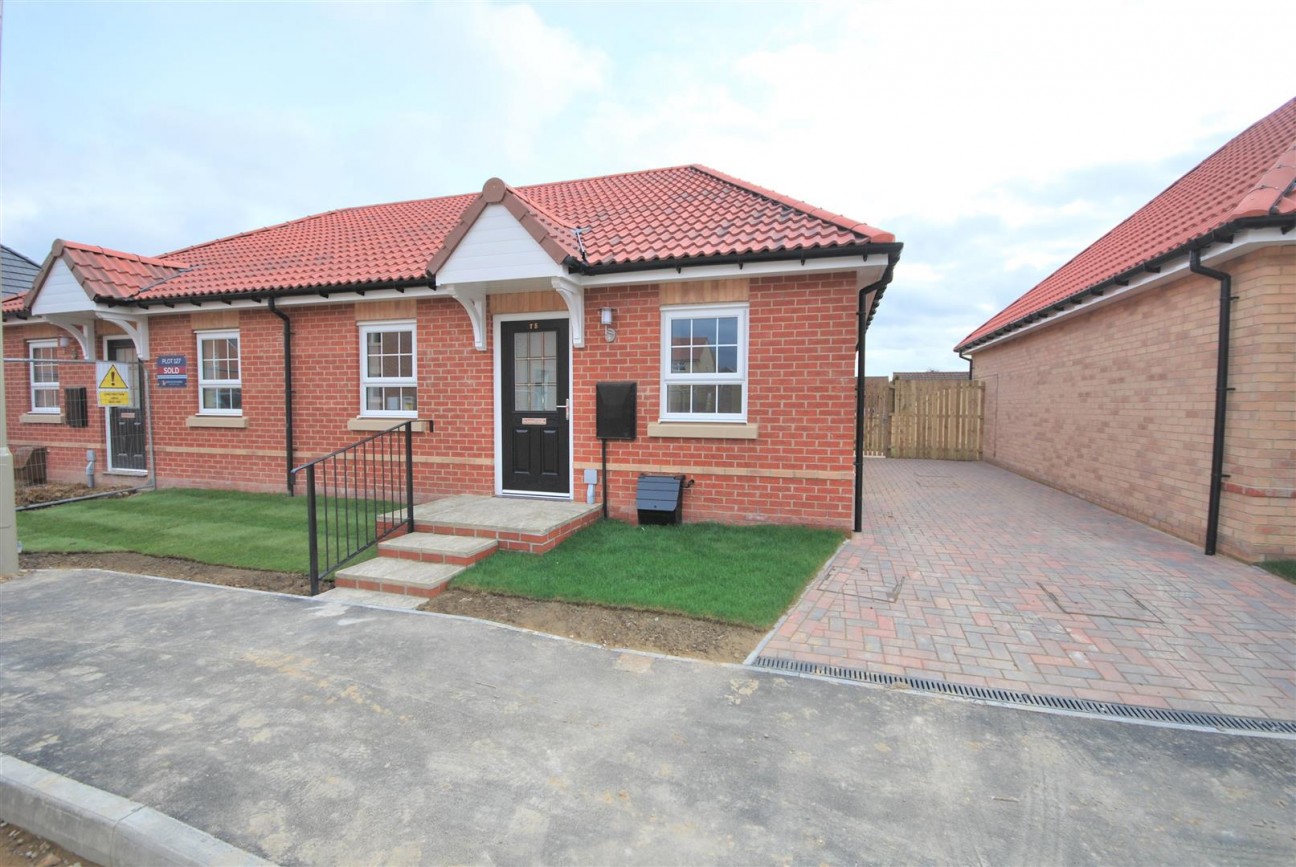 2 bedroom Semi-detached house To Let
