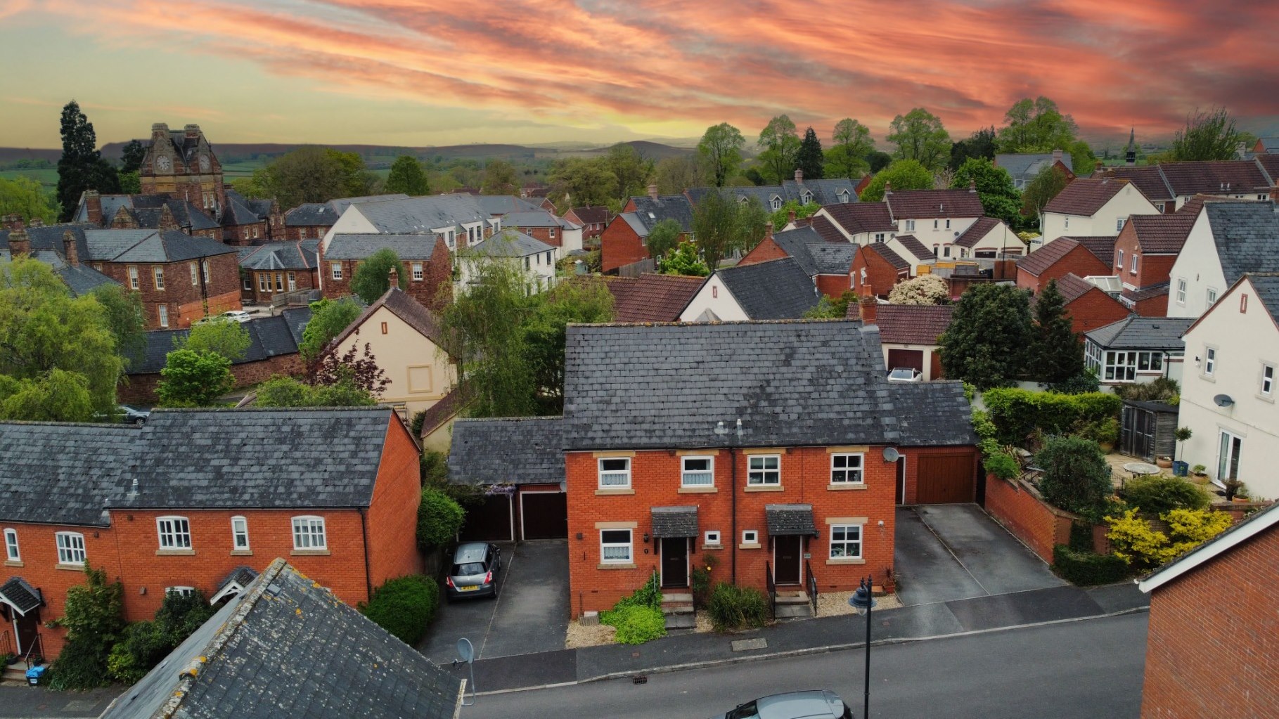 3 bedroom Semi-detached house Let