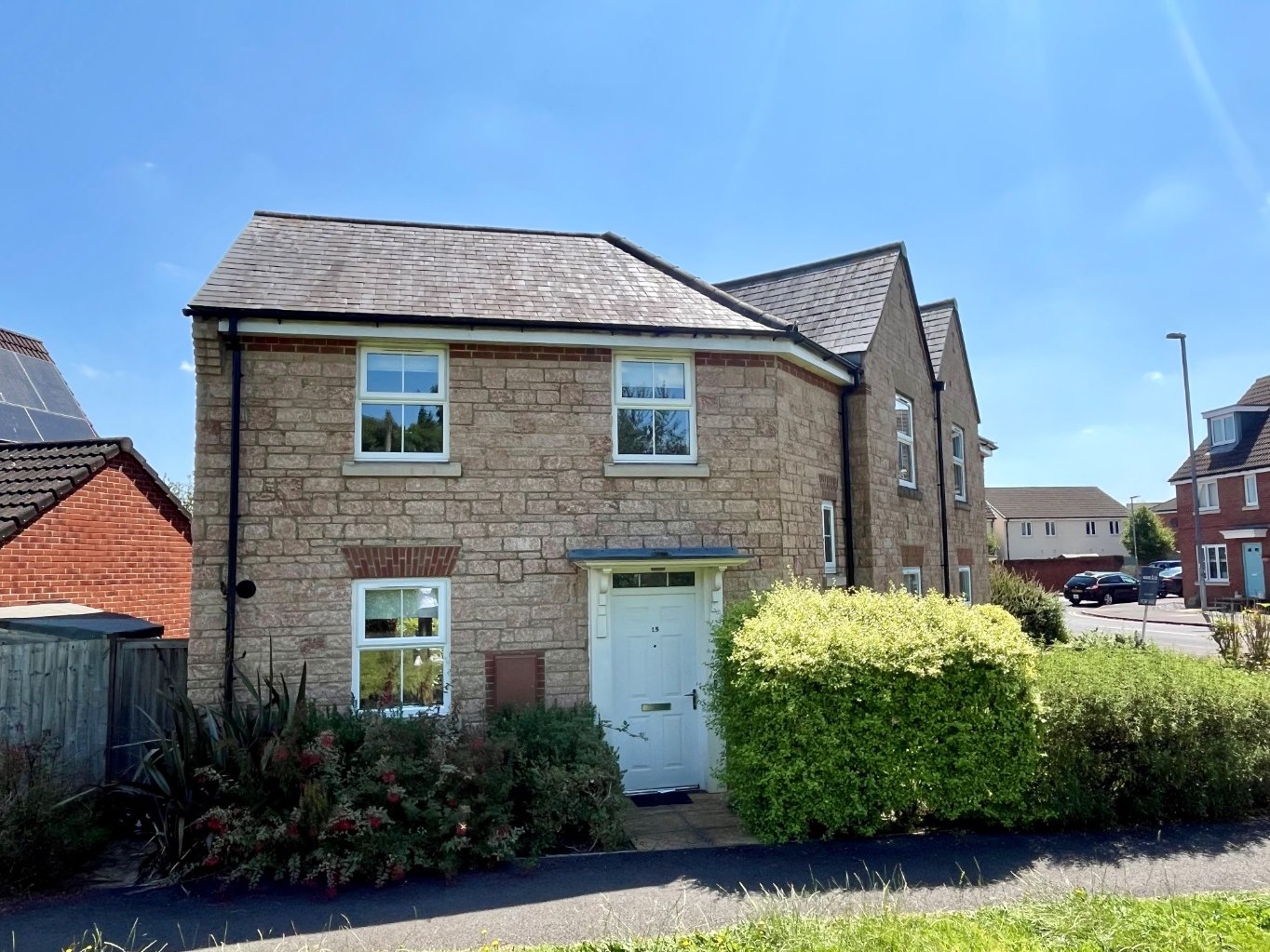 3 bedroom Semi-detached house Let