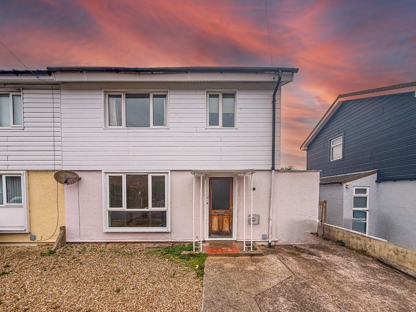 3 bedroom Semi-detached house Let