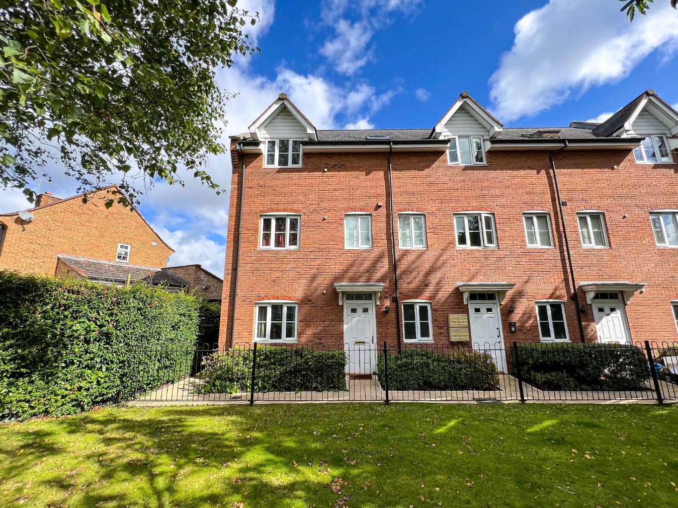 1 bedroom Apartment Let