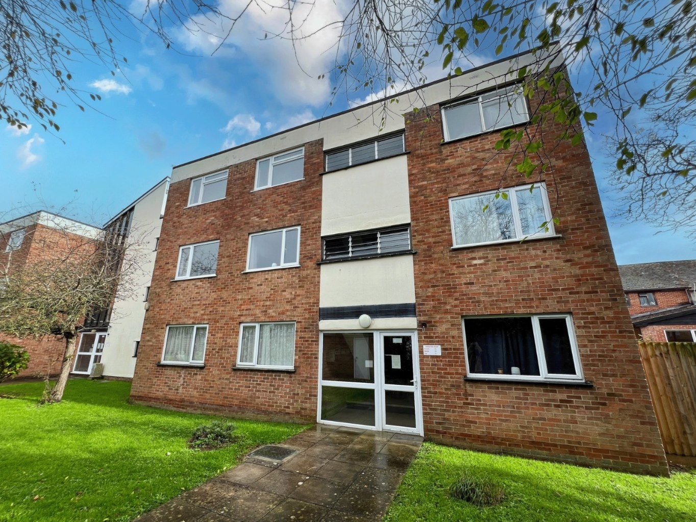 1 bedroom Apartment Let