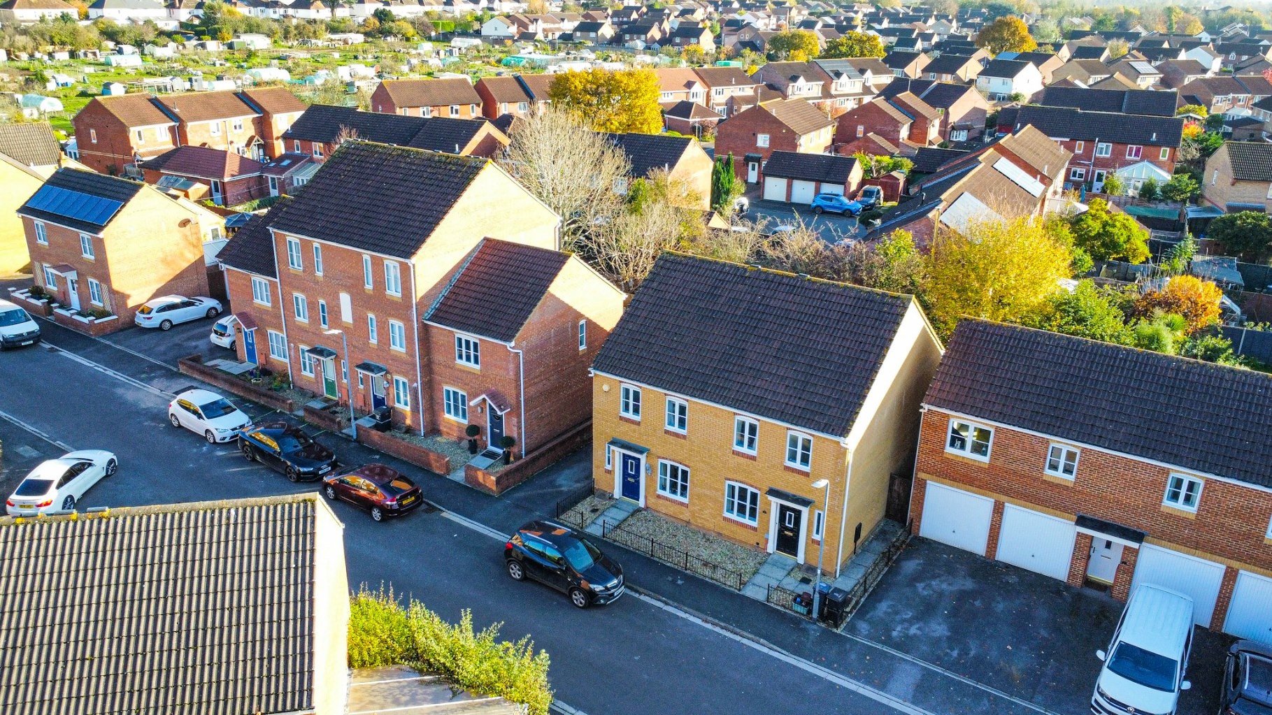 3 bedroom Semi-detached house Let