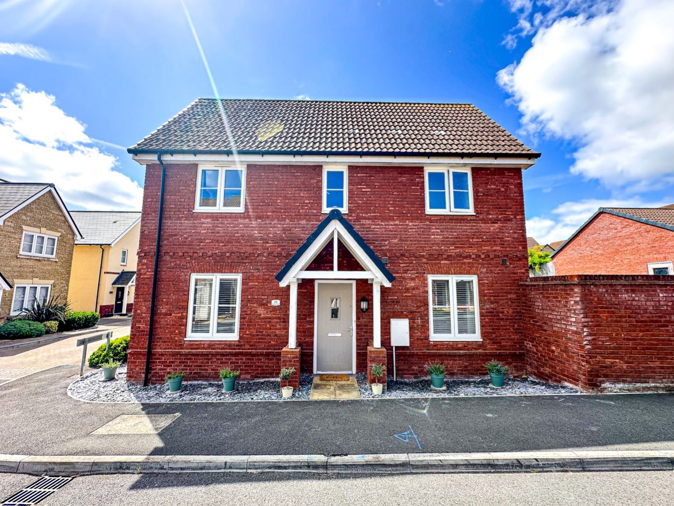 3 bedroom House (unspecified) Under Offer