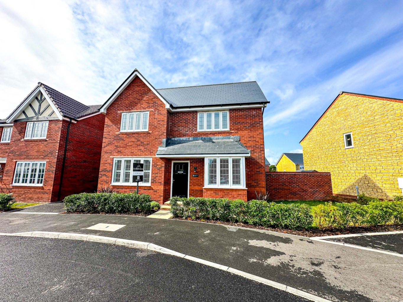 4 bedroom Detached house Under Offer