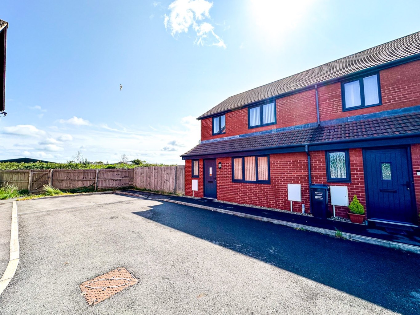 3 bedroom End of terrace house Under Offer