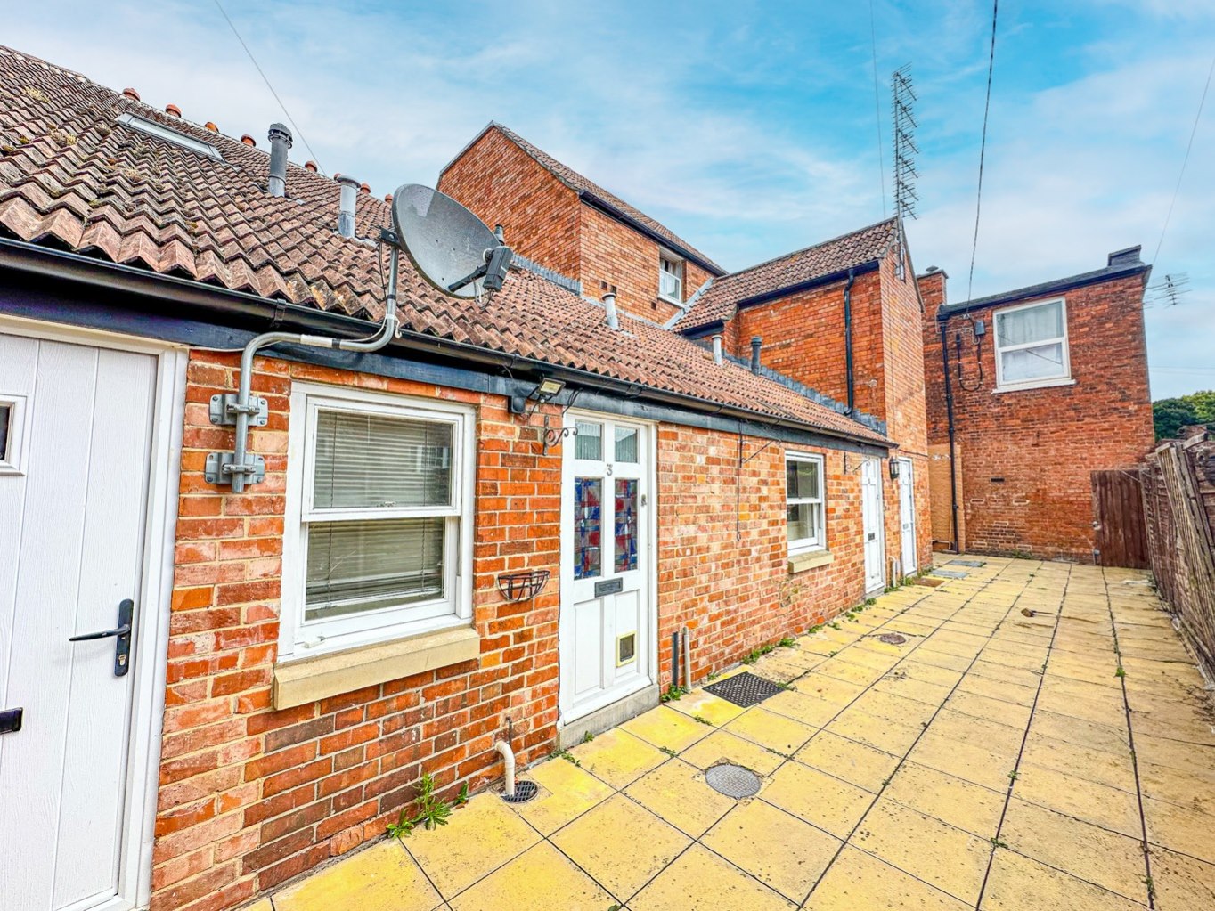 1 bedroom House (unspecified) Under Offer
