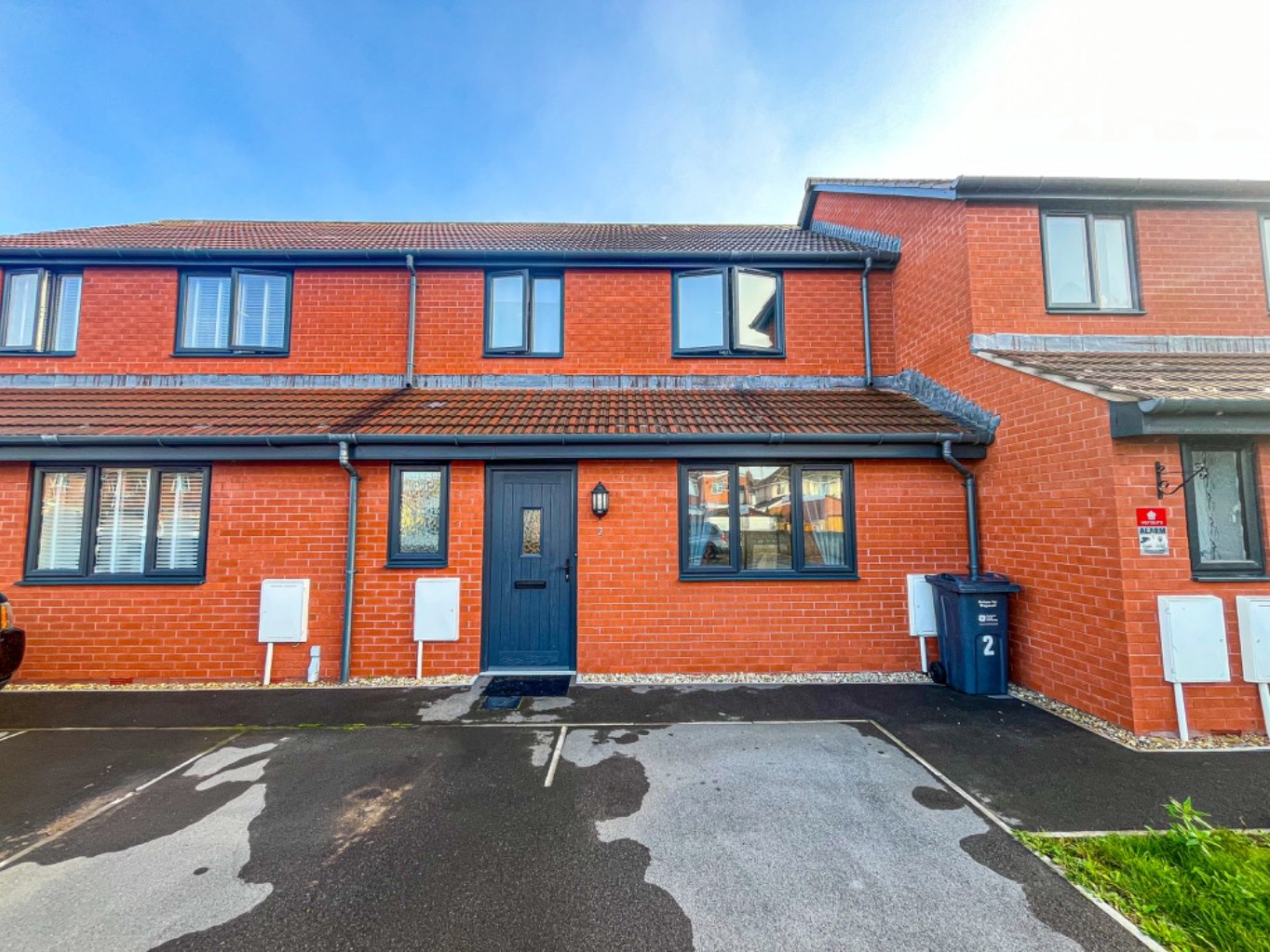3 bedroom End of terrace house Under Offer