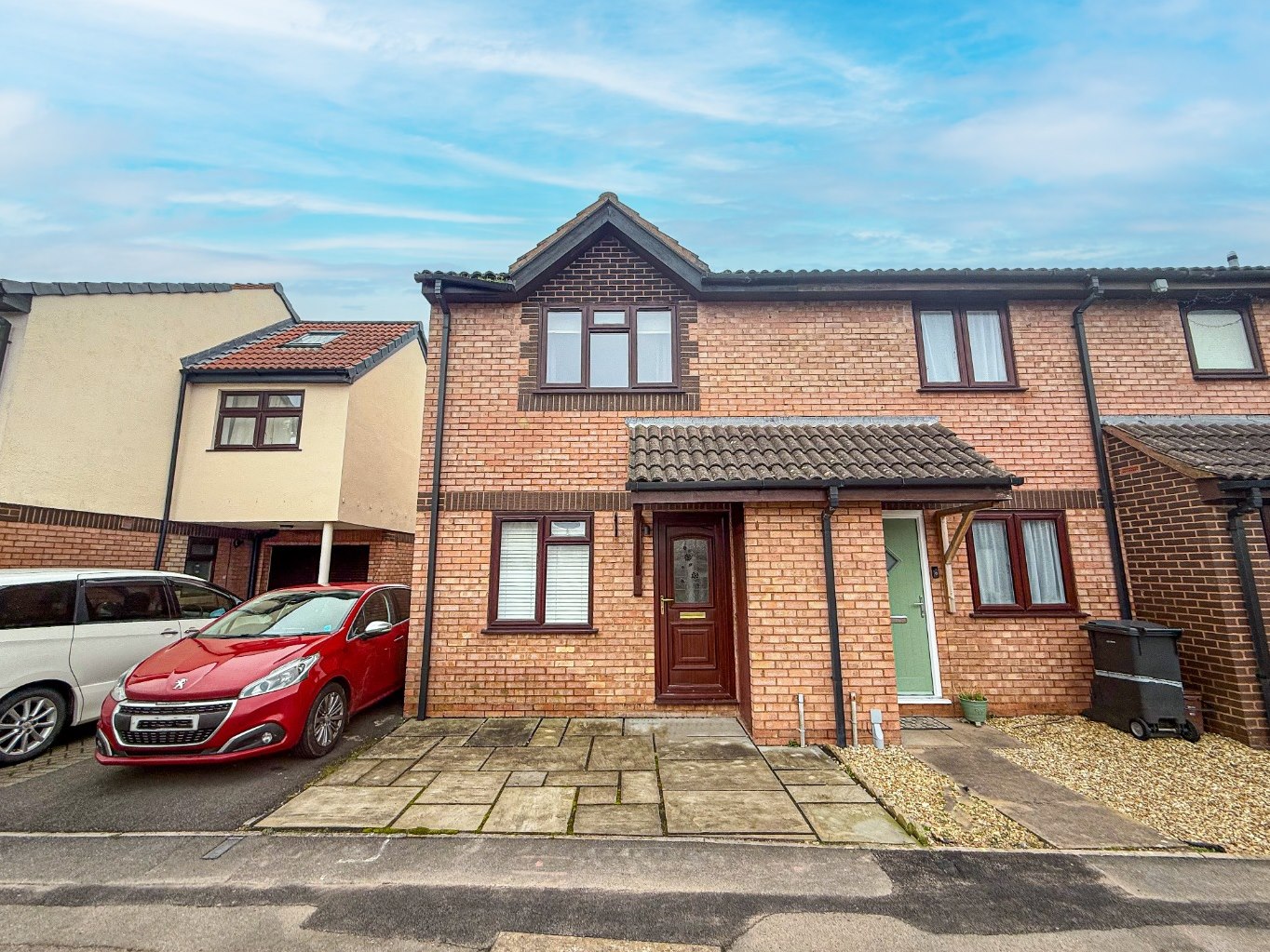 2 bedroom Semi-detached house Let