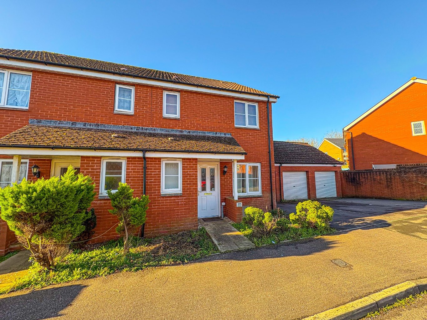 3 bedroom Semi-detached house Let