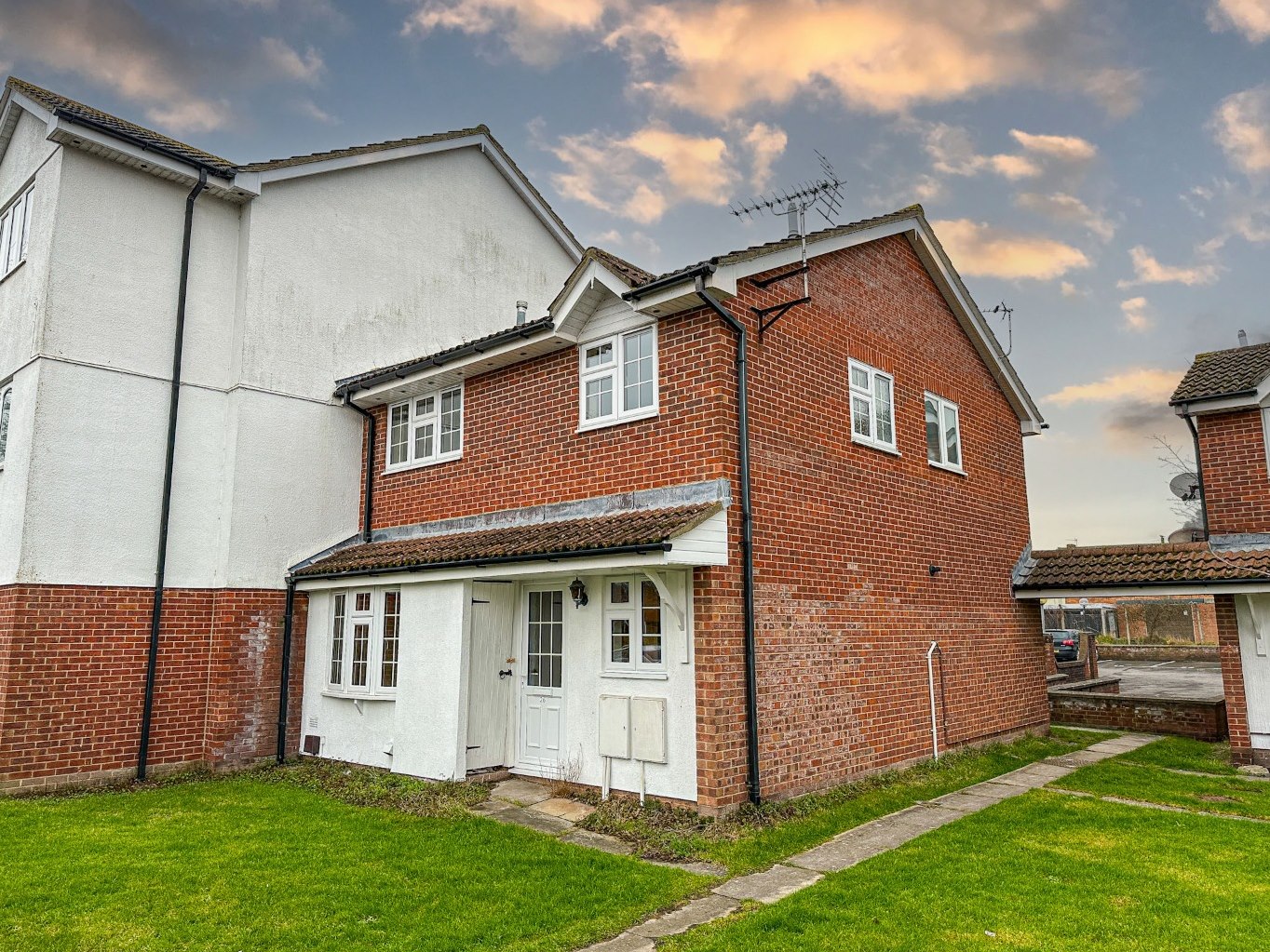 2 bedroom House (unspecified) Under Offer