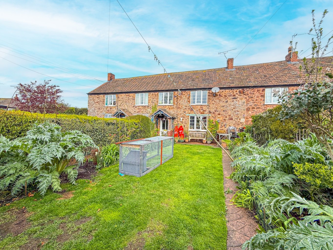 3 bedroom House (unspecified) Under Offer